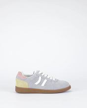 Sunny Sneaker