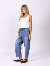 Leo Barrel Jean
